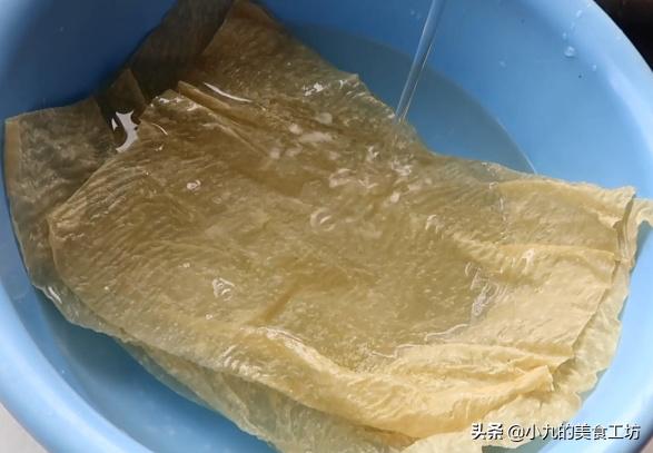 用面粉做辣条不加淀粉还劲道,如何做辣条又干净又好吃教程