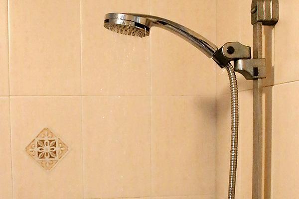 洗澡搓下来的黑泥真的是污垢吗,洗澡搓下来的白泥是什么东西