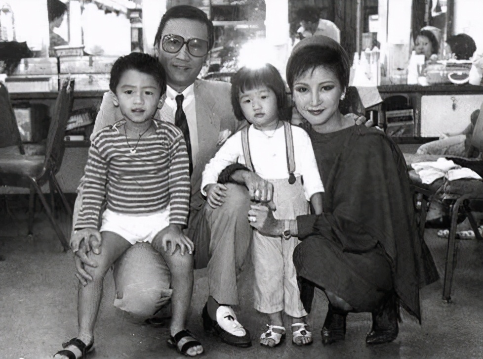 84岁谢贤自曝感情,83岁谢贤疑与34岁女友复合