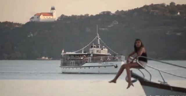 风景秀丽的湖边小城,是一座疗养胜地,很多人来此治心脏病