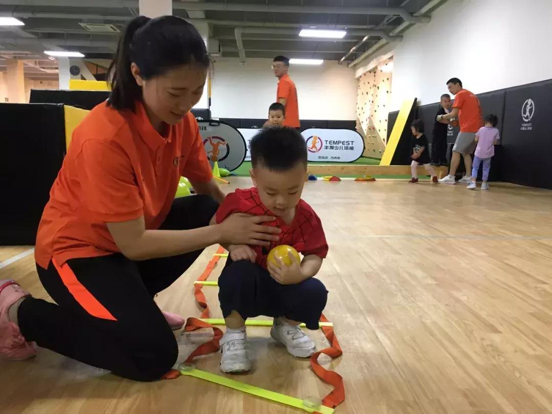 探店达人21天陪跑训练营,成都体能少儿馆