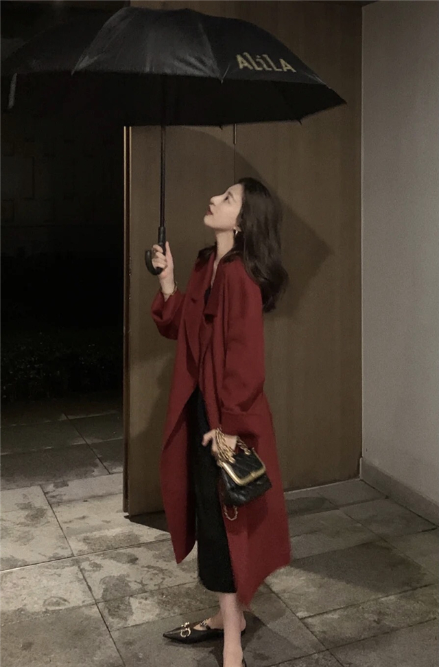 红色是秋冬最显气质的时髦的颜色,怎么把红色穿出不落俗套的时髦感
