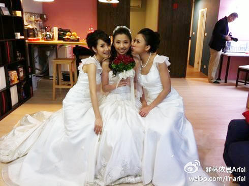 最牛贫民窟女孩：替母还清300万，23岁走红，胡歌都哭着谢她