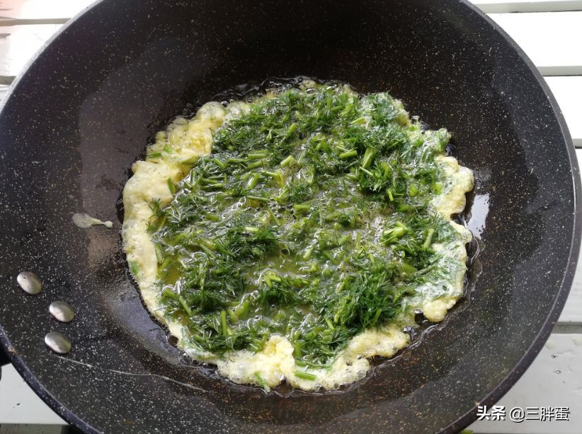 茴香炒鸡蛋哪些人不适合吃,小茴香炒鸡蛋有什么疗效