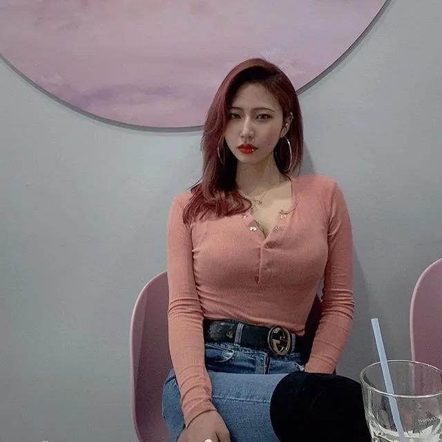 有纹身，爱穿刺，爱健身，这样的小姐姐你喜欢吗？