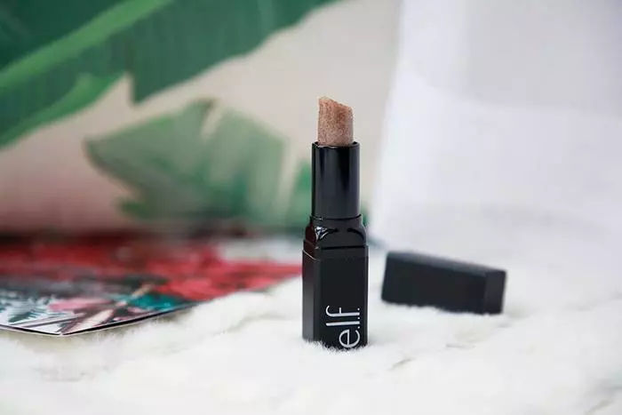 黑头皮肤屏障脆弱容易色素沉着,皮肤黑头闭口暗沉