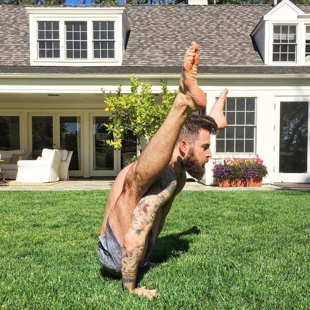 夏天t恤男生穿搭简单,男士夏季t恤穿搭技巧