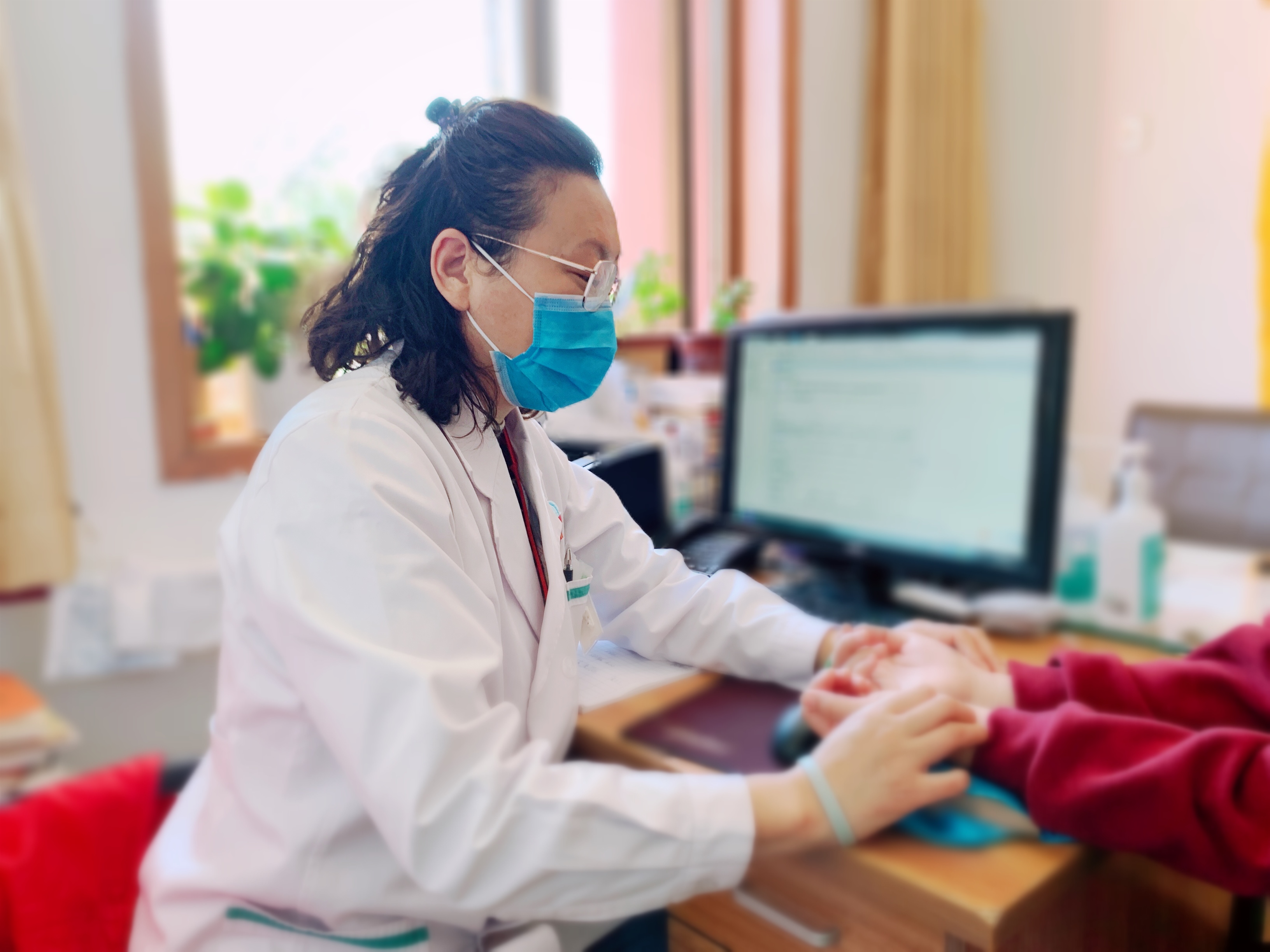 乳腺结节穿刺良性以后还会癌变吗,乳腺结节内见点状强回声是癌变吗