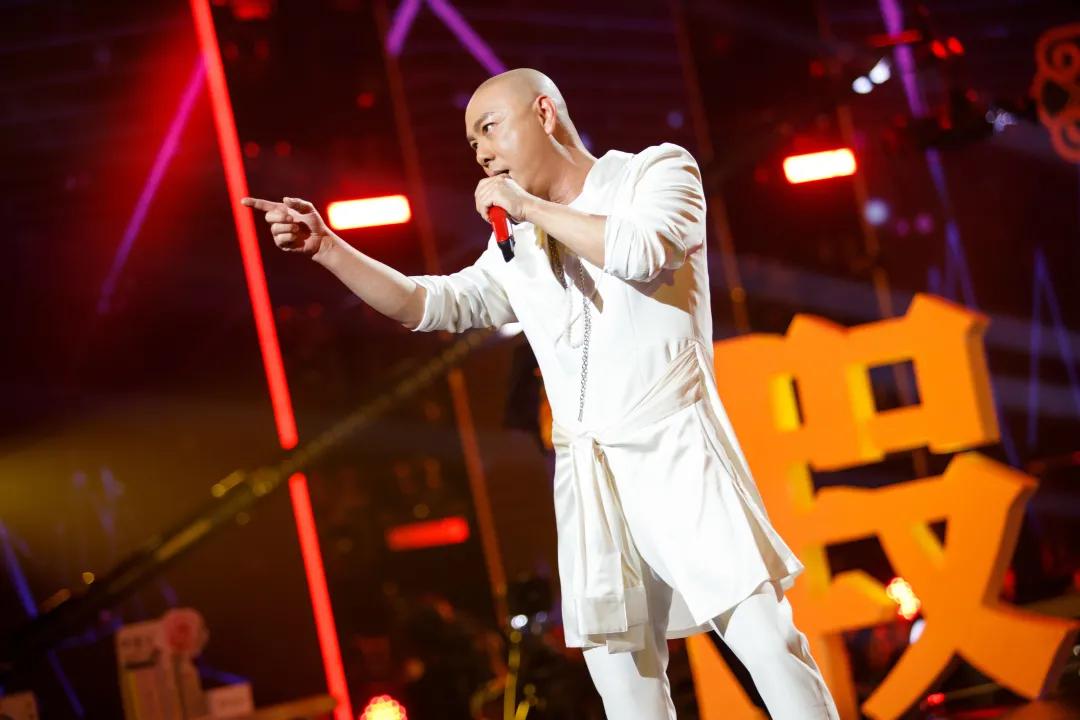 凉风有信秋月无边！看过他演孙悟空的都快三胎了无人知他竟是唱歌出道