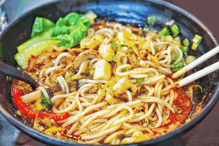 一篇文章带你了解透云南米线！强推