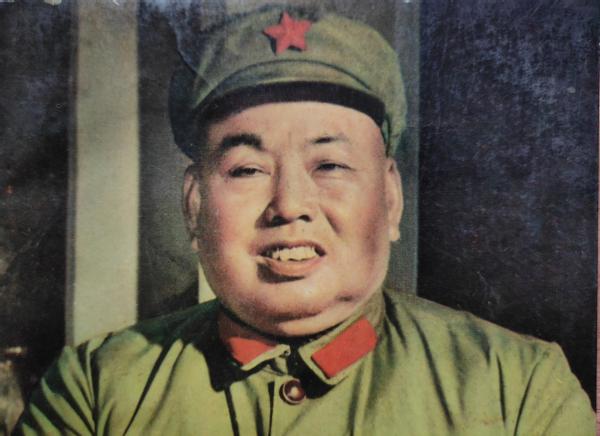 *世友许**嗜酒如命，和毛主席“约法三章”，被周总理喝得滑到桌子下