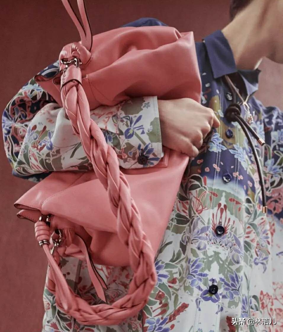 Givenchy创意总监即将卸任，她创造的这4款包包能让你时髦一辈子