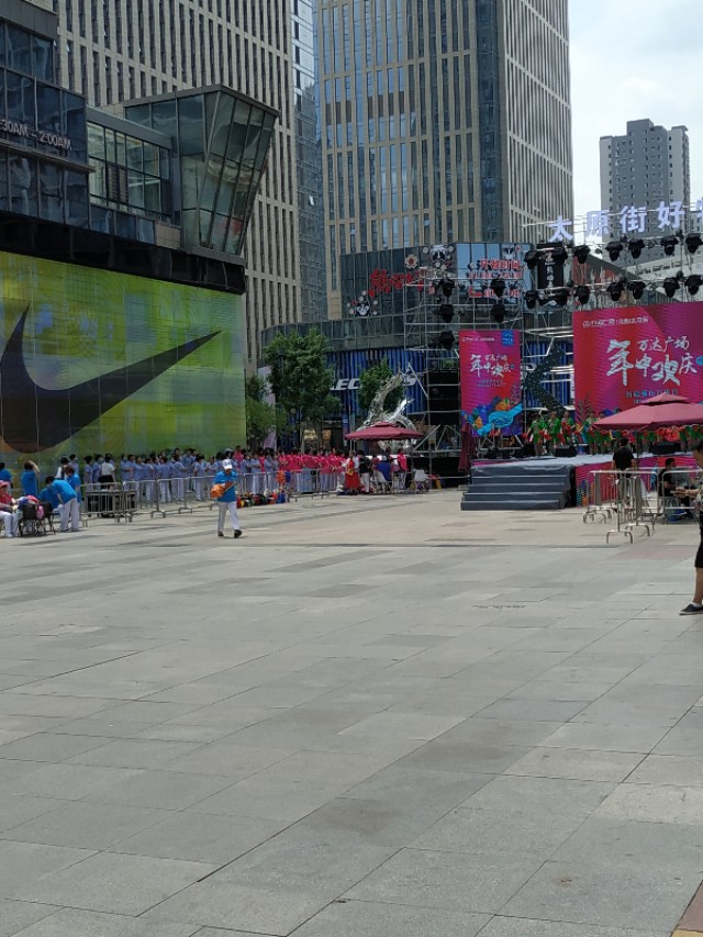 沈阳太原街眼镜赛隆批发城,沈阳温州眼镜批发城