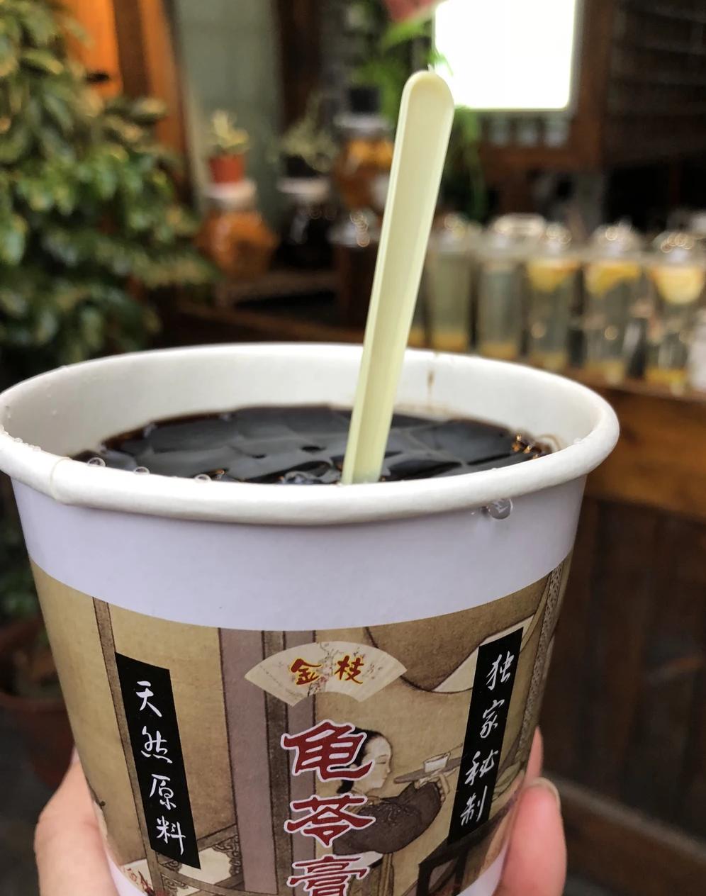 吃甜品就吃老字号龟苓膏,龟苓膏和甜品哪个好吃