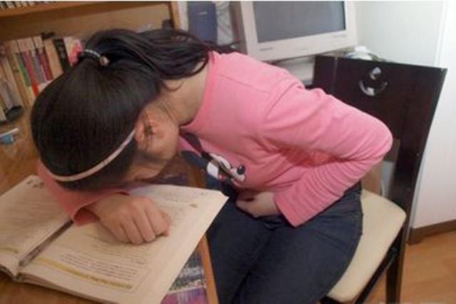 央视曝光夺命杯,央视曝光保温杯倒入热水变毒水