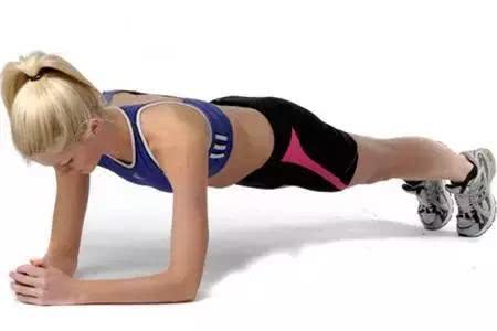 每天两分钟平板支撑能练出腹肌么,每天三分钟平板支撑能练出腹肌吗