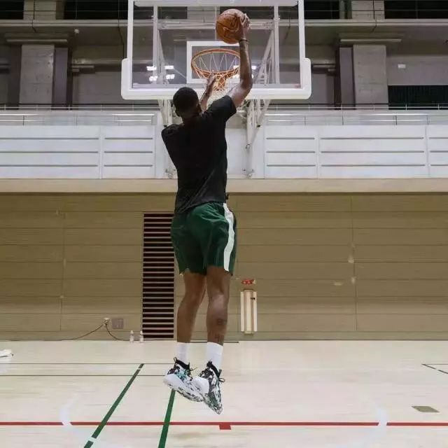 安踏的篮球鞋好还是李宁的好,安踏kt5好还是匹克态极好