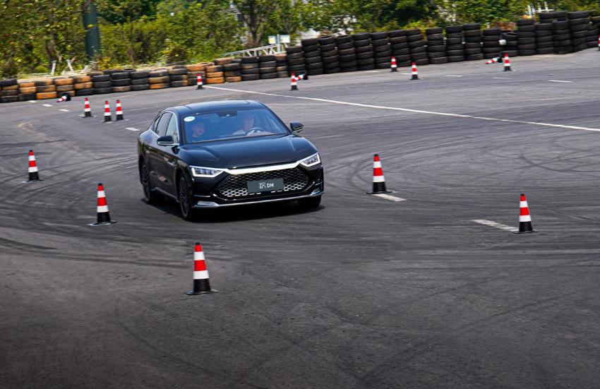 20多万的国产轿车，一年卖出10万台，国货黑粉们服不服？