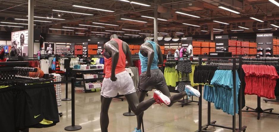 打脸了！耐克暴涨2000亿重回巅峰，郑强教授一语点醒众人