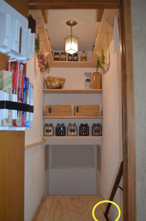 楼梯口放置物架怎么设计,一楼楼梯口置物架