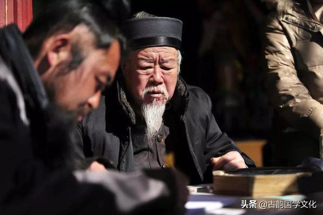 为什么会把易经列入公务员考试,易经被纳入国考的新闻视频