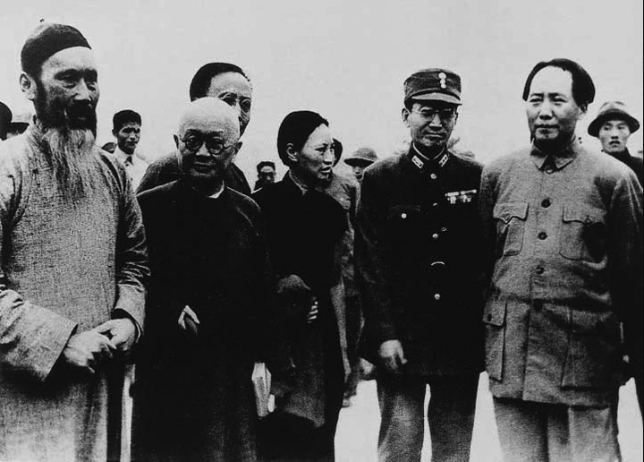 章士钊早年借给毛主席两万元，建国后毛主席说：每年还两千