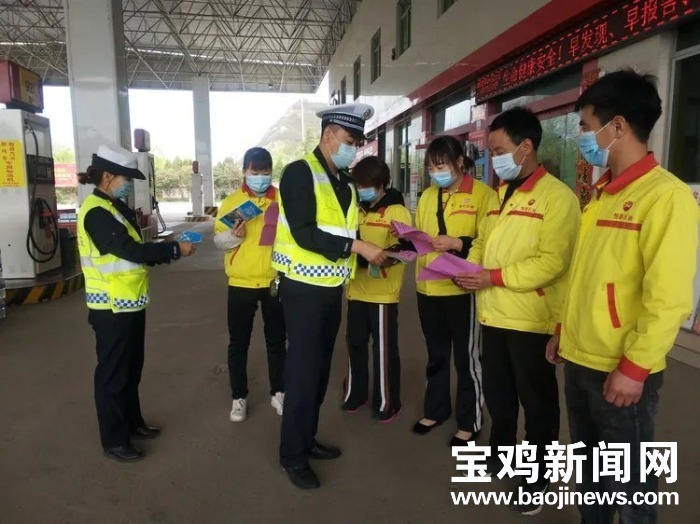 交警交通安全宣传提示,交巡警大队开展交通安全知识宣传