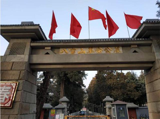 工作狂人任弼时，生命最后一刻还在工作，9个儿女只留下4人