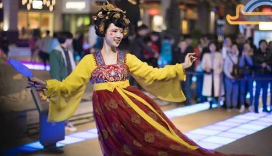 当红女网红原来是男扮女装,有哪些知名的网红是男扮女装