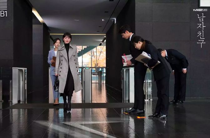 比起《男朋友》剧情,宋慧乔的大衣和高领衫更值得看!