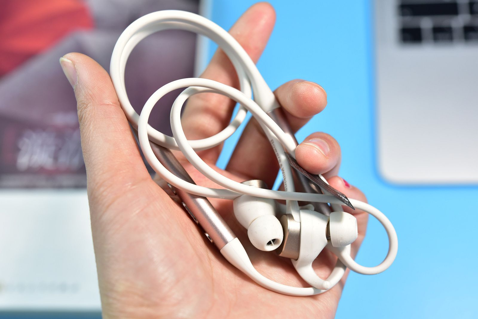 都说挂脖蓝牙耳机戴着像闰土，宝华低端款1219元还有不错销量