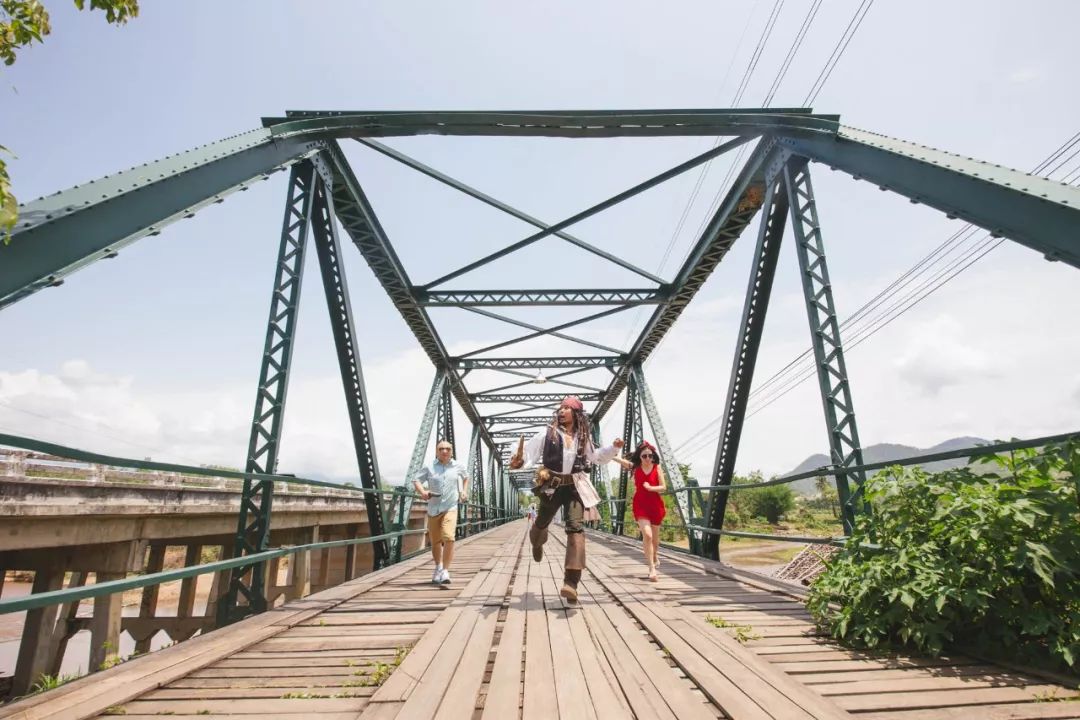 泰国万人灯火节,泰国万人天灯节