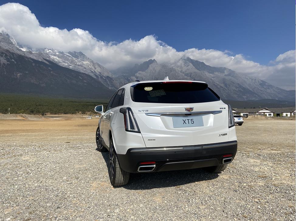 凯迪拉克xt5轻混动力加速测试,凯迪拉克xt52022款和沃尔沃xc60