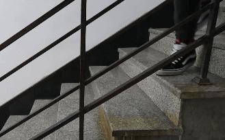 深蹲的标准动作膝盖超过脚尖吗,深蹲谎言