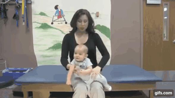 宝宝头总往一侧睡有点扁,新生儿斜颈按摩康复的几率有多大