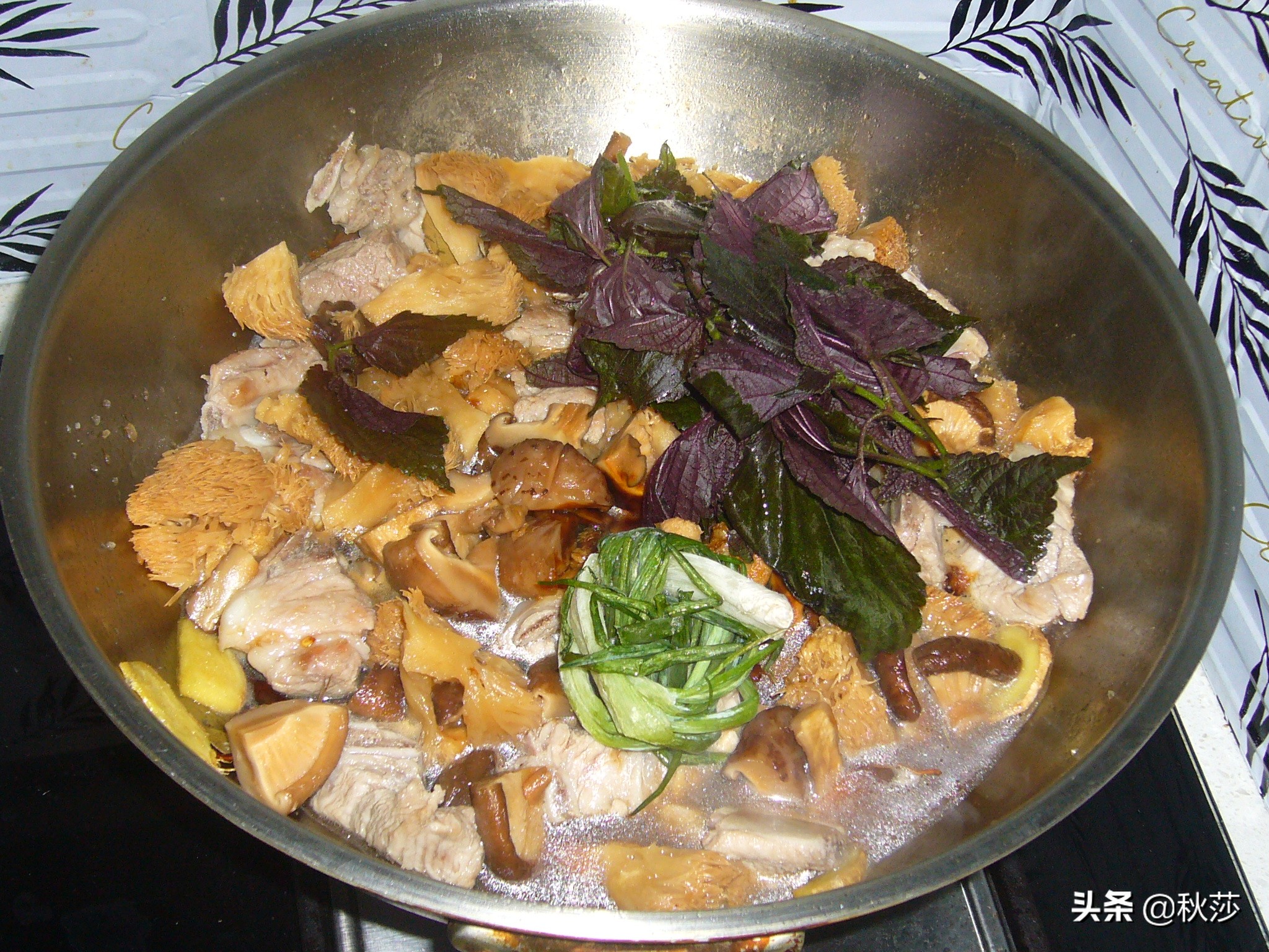 猴头菇煲排骨还可以放什么,当归可以和猴头菇一起煲吗