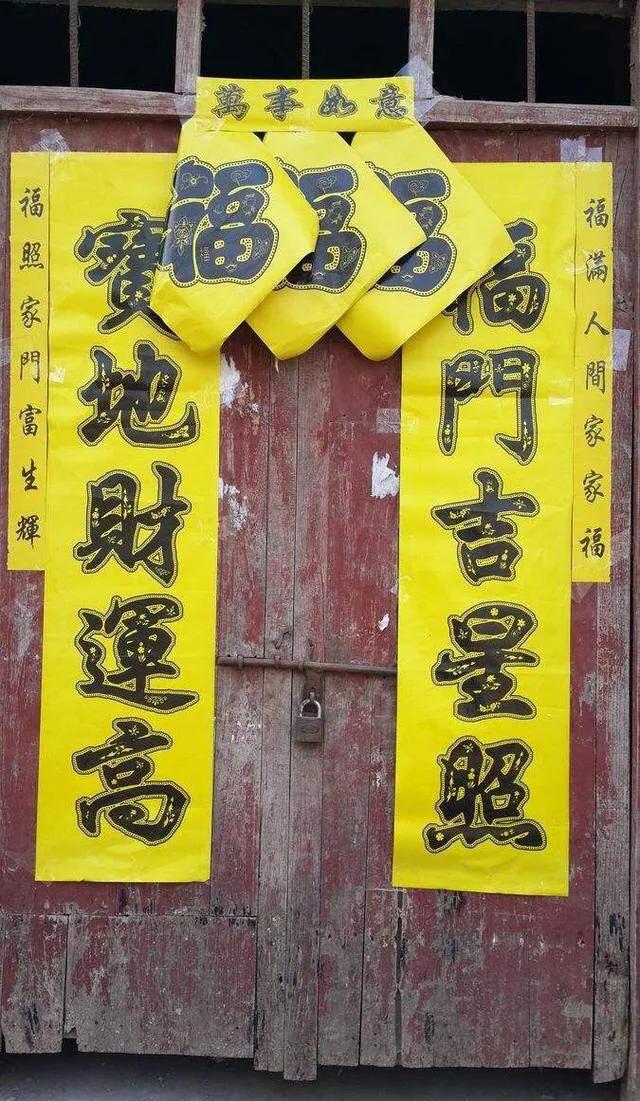 父亲去世三年春节可以贴对联吗,父亲去世第二年春节能贴对联吗