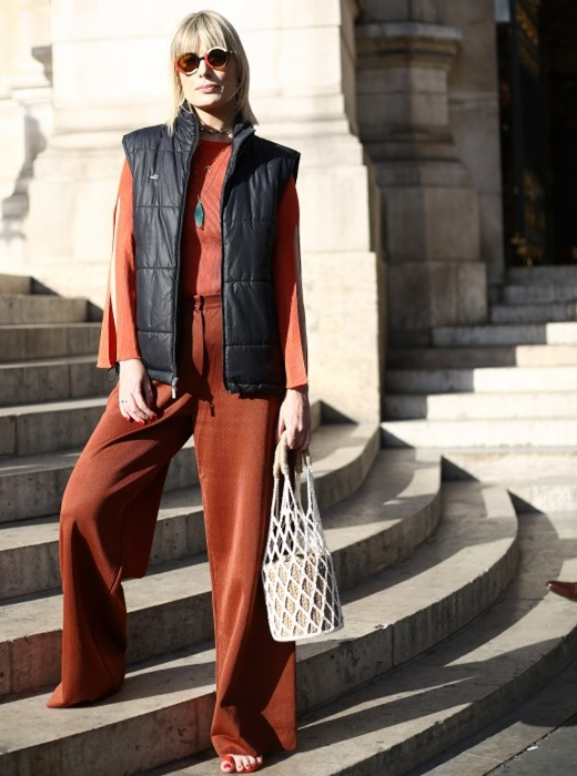 轻巧羽绒背心舒适穿出小蛮腰,时尚羽绒背心保暖又轻巧的好搭配