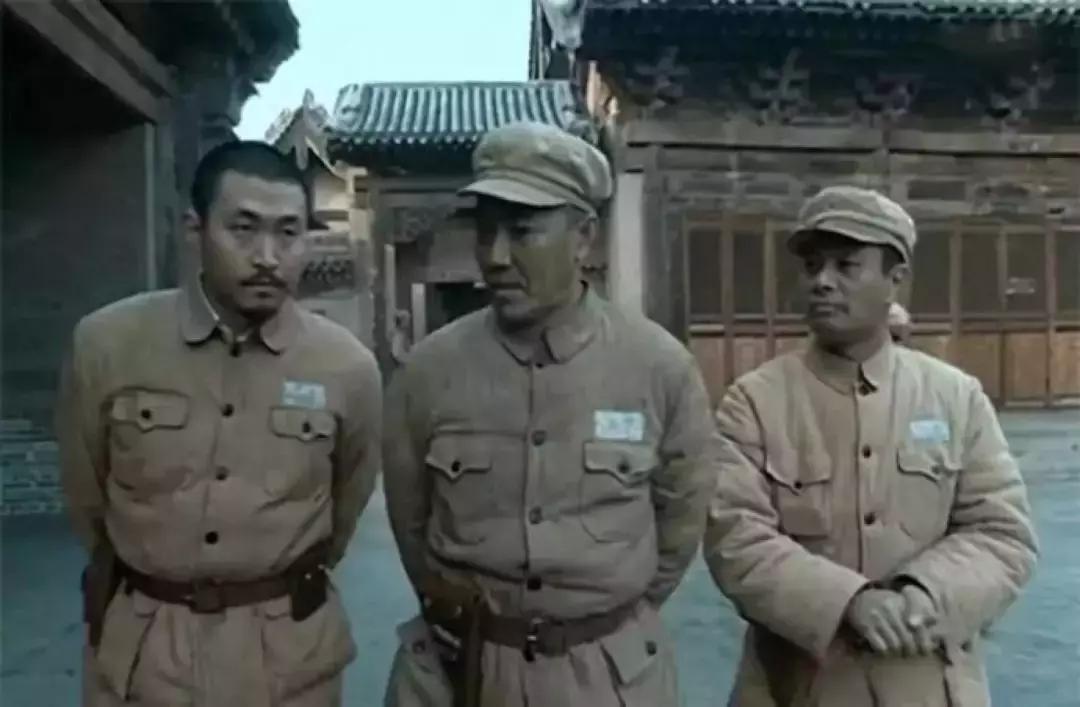 尴尬！日本网友：优衣库这款外套，太像《亮剑》李云龙同款！