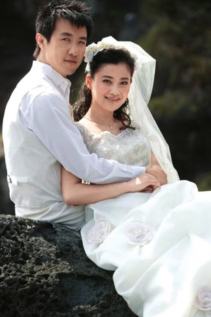 梅婷前夫被砍伤后现在过得怎样,梅婷前夫鄢颇照片