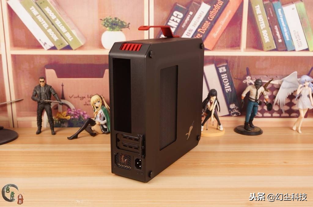 迷你小钢板桌面,电脑迷你小机箱推荐