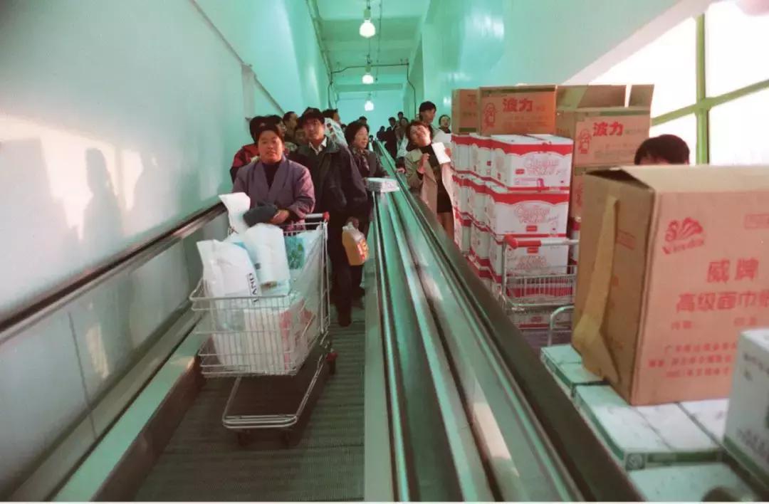 70张照片合集视频,70年衣食住行对比图