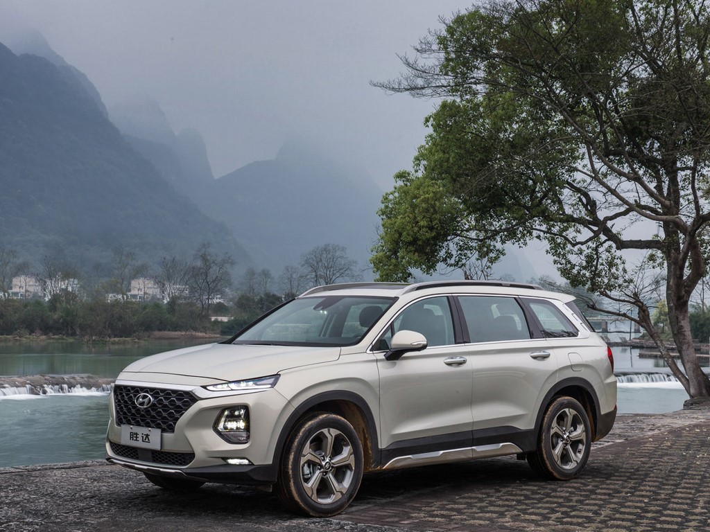 第四代胜达优惠8万,2023款现代胜达旅行家与汉兰达