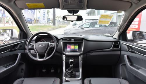 花店女老板的“硬汉”风，中意上汽大通MAXUST60