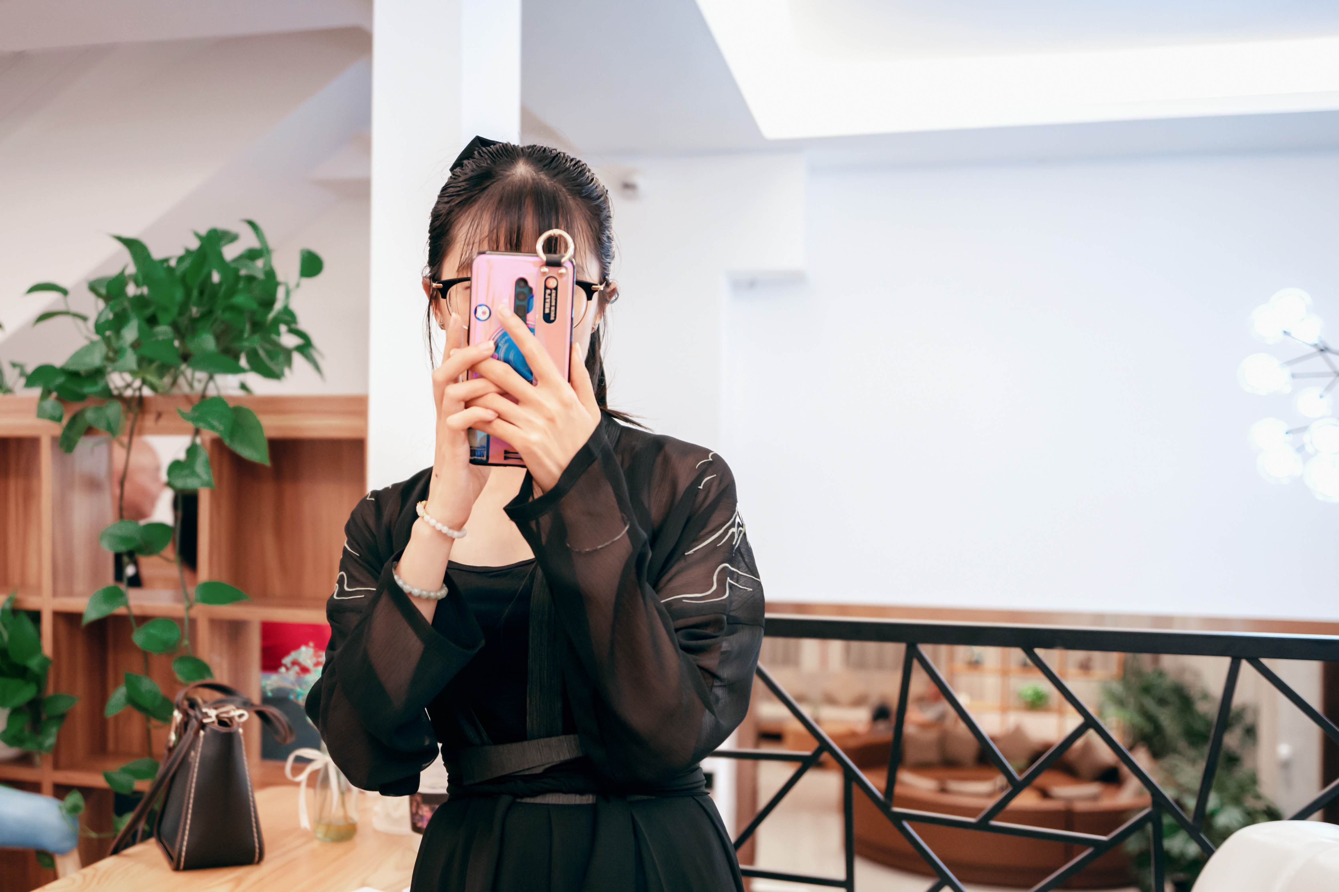 智能投影幕布,微投影坚果