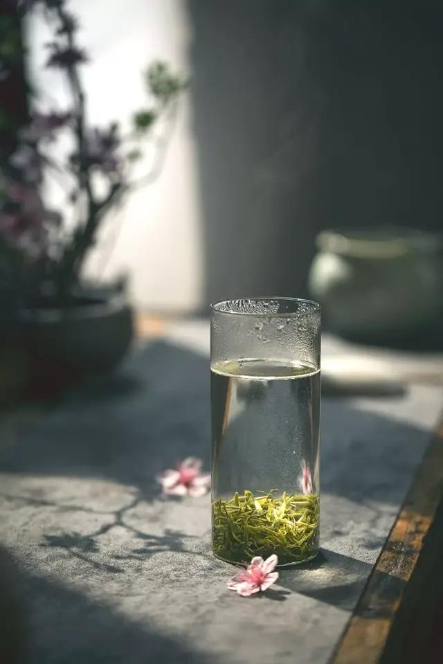 冲泡绿茶最好用玻璃杯冲泡吗,绿茶冲泡技巧步骤