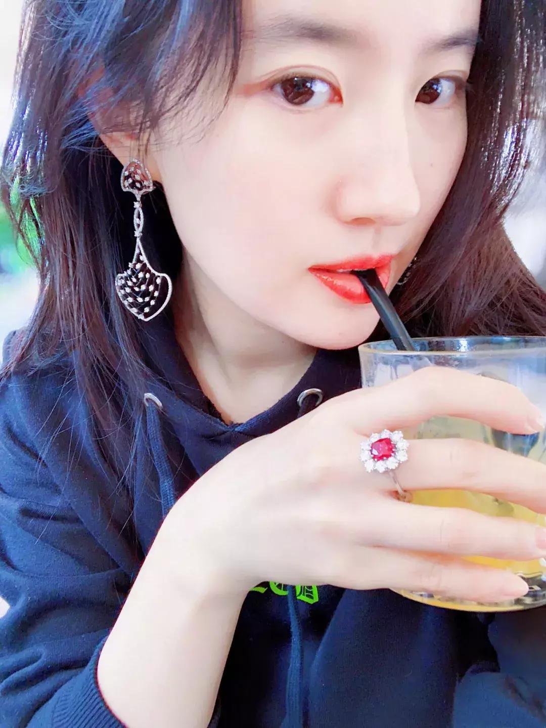 刘亦菲耳环搭配图片,刘亦菲脸小吗
