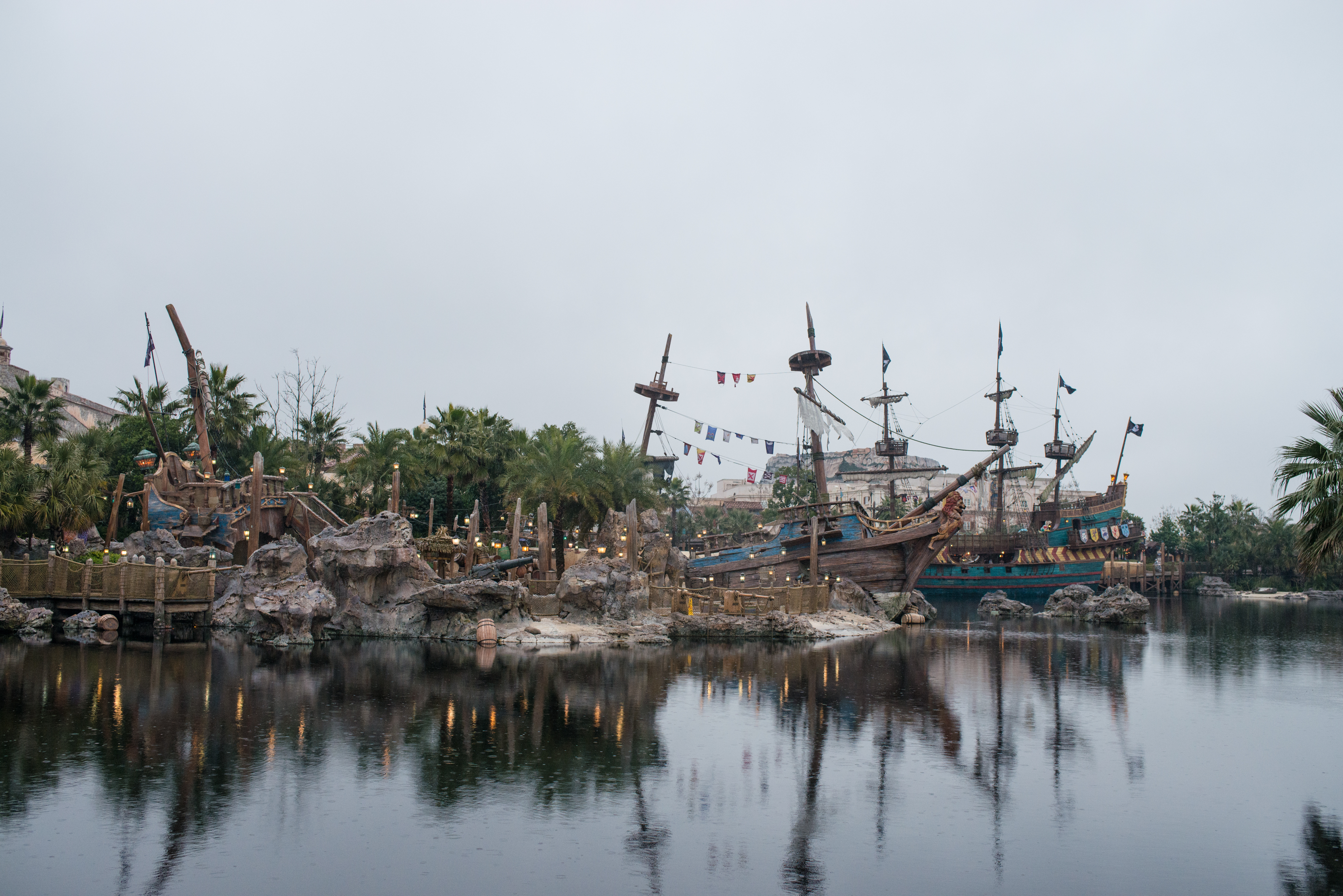 下雨天迪士尼值得去吗,雨天逛迪士尼攻略