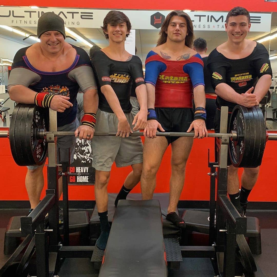 力量举无装备和有装备有啥区别,力量举有装备和无装备的区别