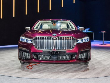 宝马x74.4t测评视频,宝马x7xdrive50i在德国售价